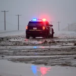 Tormentas de invierno azotan el nordeste estadounidense, llevando desafíos y retrasos a miles de pasajeros que intentan llegar a sus destinos navideños.