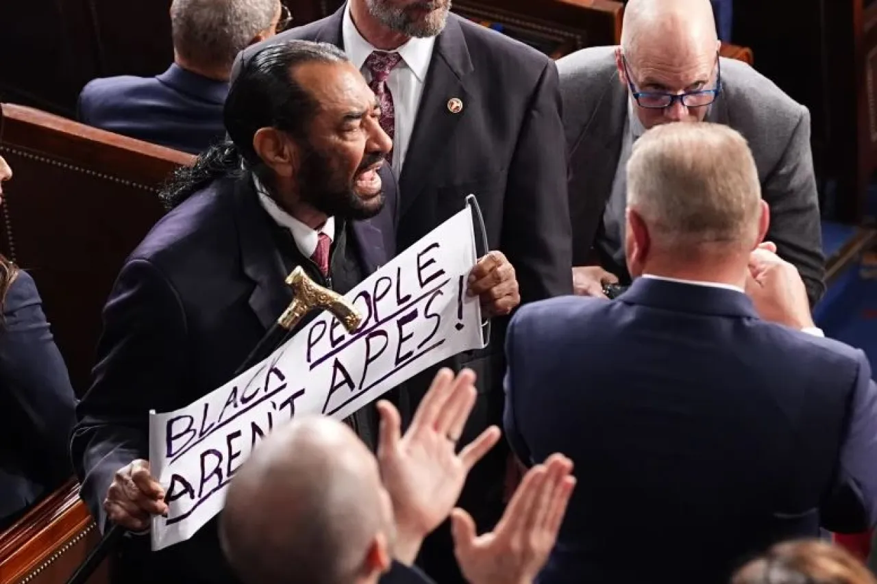 Responden legisladores demócratas al discurso de Trump Afuera del Capitolio